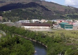 Vista de la zona que alberga los terrenos de la antigua fábrica de La Basconia, donde se construirán 392 viviendas protegidas.