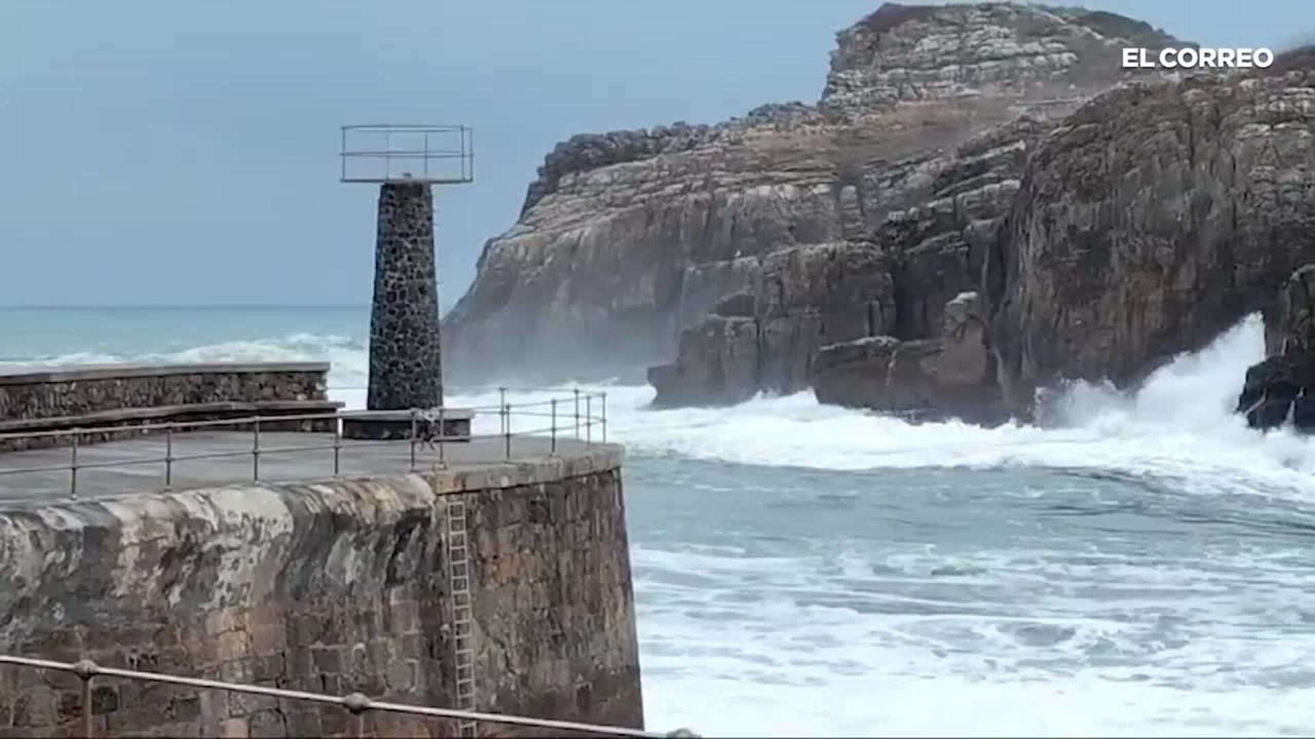 Imágenes del fuerte oleaje en Lekeitio