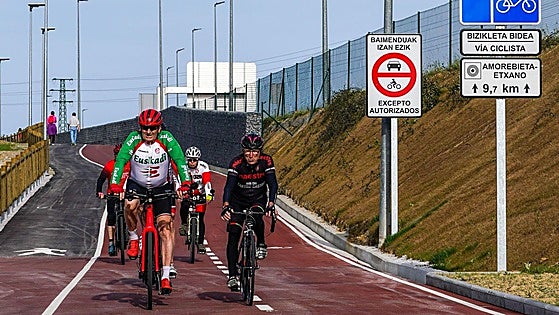 ¿Sabes diferenciar un bidegorri de una senda para bicis o una bicipista?
