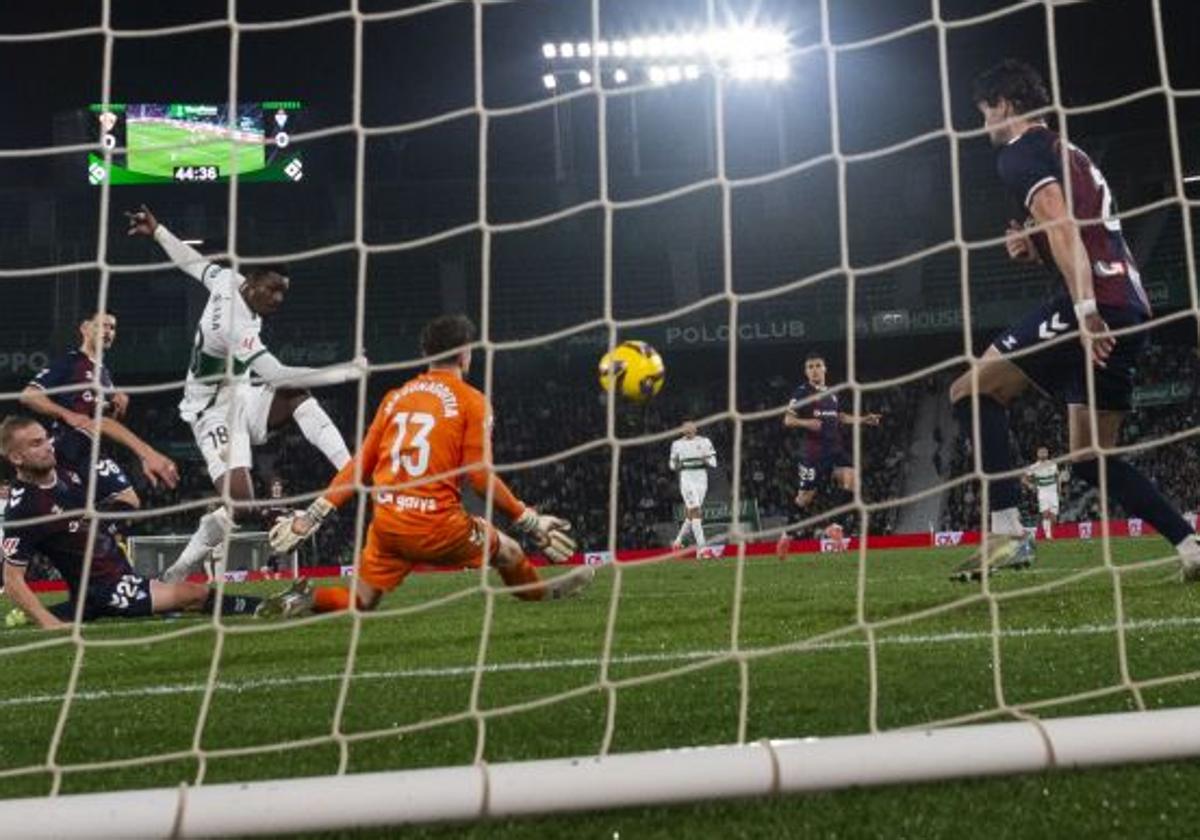 El conjunto franjiverde jugó su anterior partido el pasado viernes en su campo, el estadio Martínez Valero (2-0, ante el Eibar).