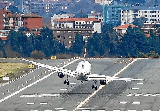 Vuelo que no pudo aterrizar la pasada semana en Loiu y fue desviado a Foronda.