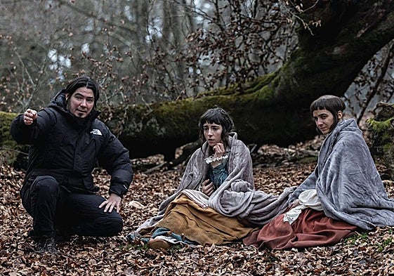 Paul Urkijo rueda estos días 'Gaua', protagonizada por Yune Nogueiras y Erika Olaizola.