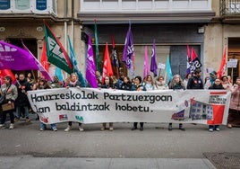 Concentración de los trabajadores de las haurreskolak en Vitoria