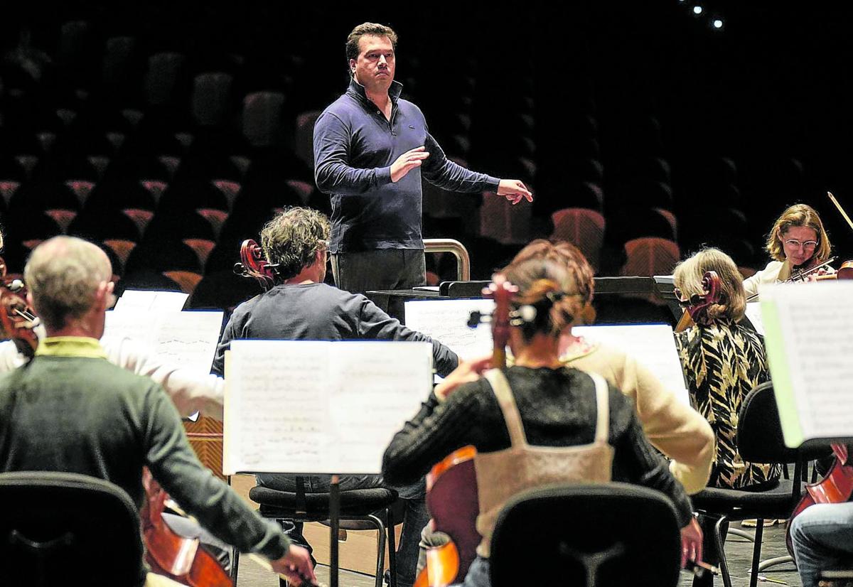 Robert Treviño, durante un ensayo con la Euskadiko Orkestra previo a un concierto de febrero del año pasado.