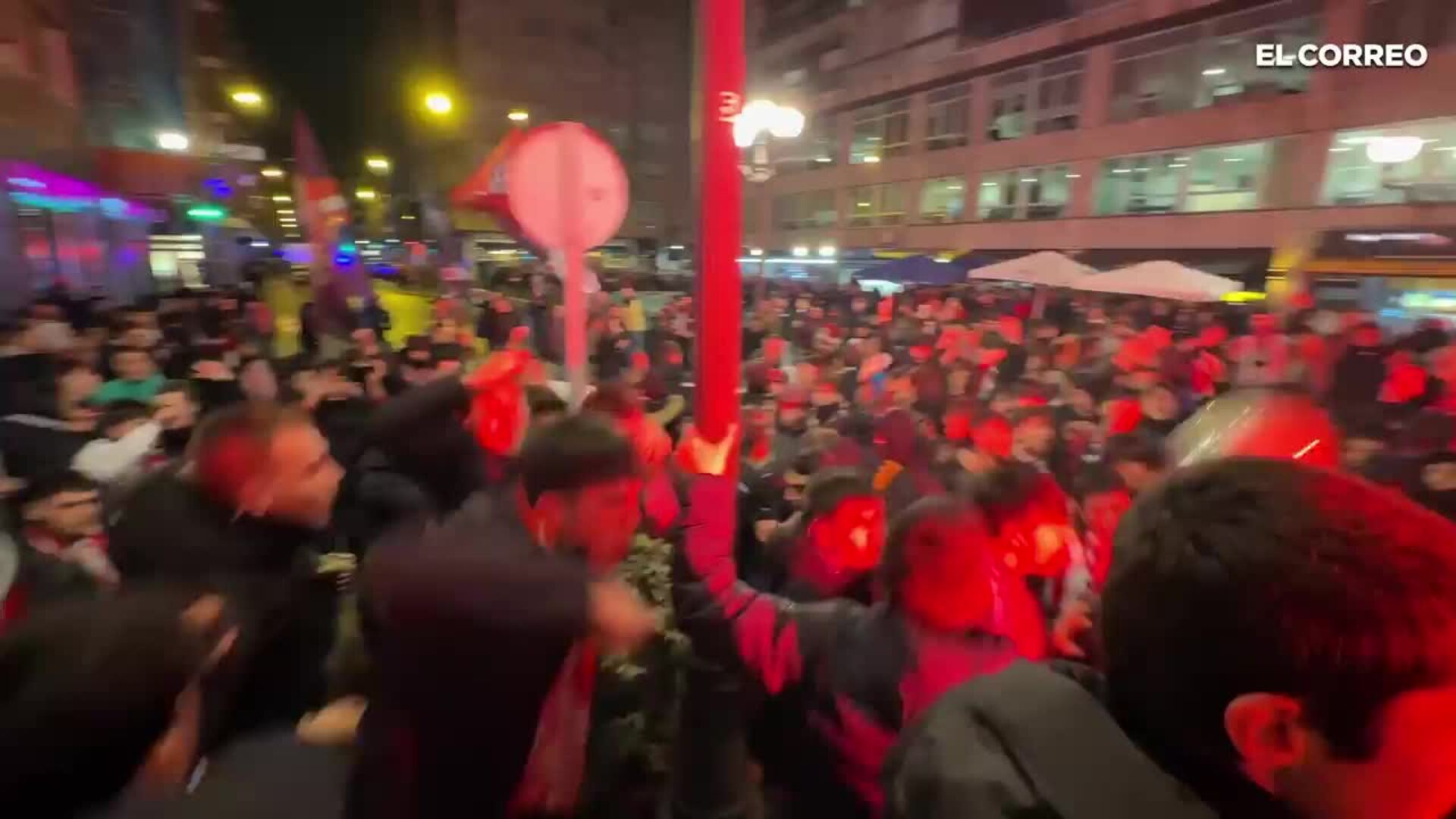 Bengaleo y ambiente festivo en la plaza Emilio Campuzano