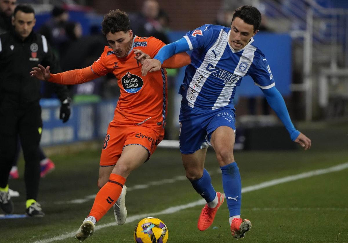 Guevara pugna por el balón en el partido contra el Celta.