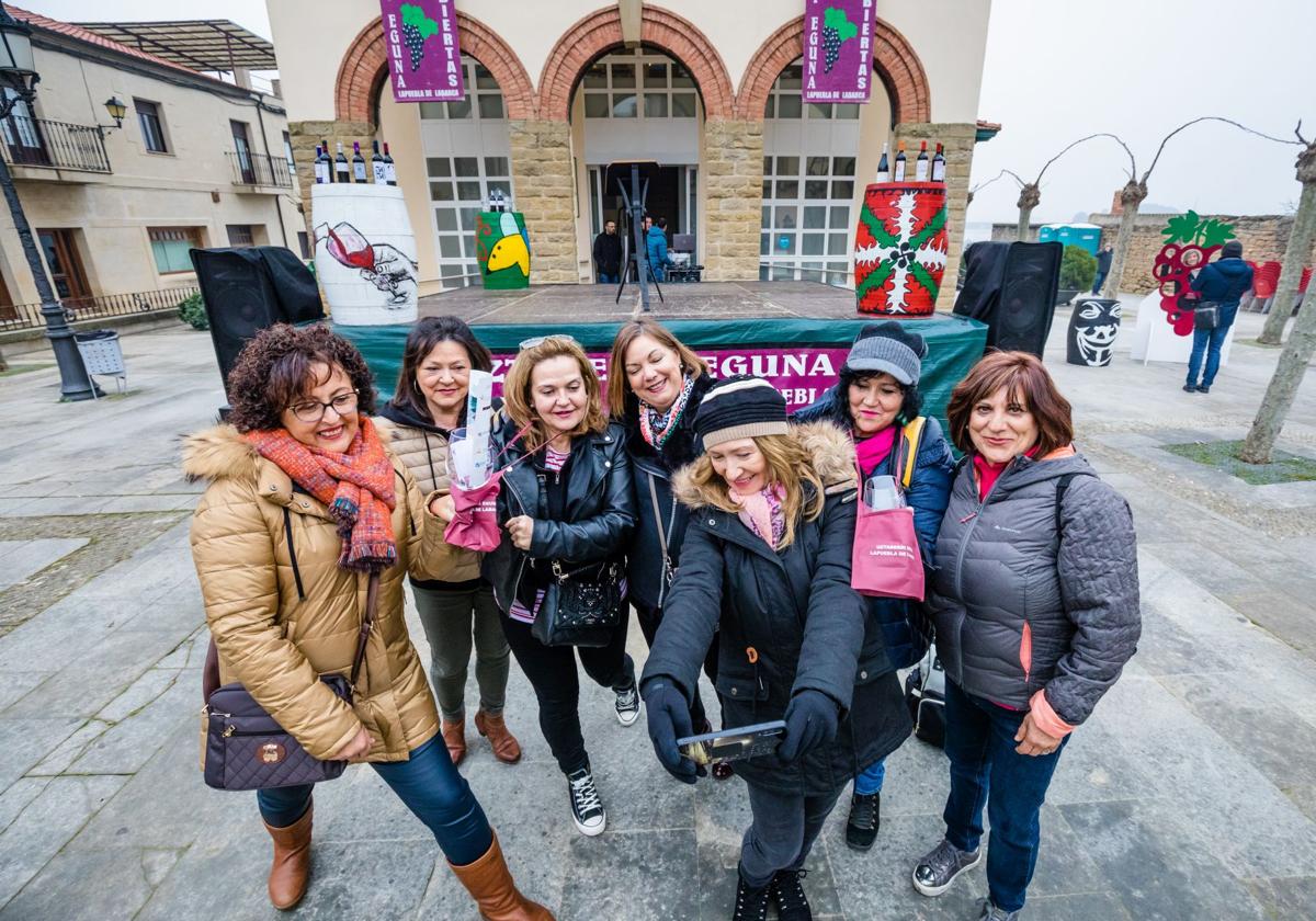 Una edición anterior de la Fiesta de puertas abiertas en Lapuebla de Labarca.