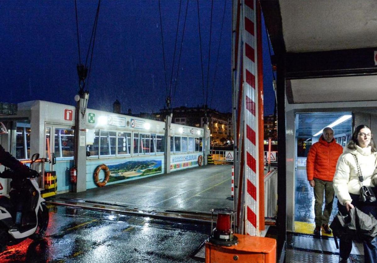 Desde el viernes y hasta la mañana de este miércoles solo los peatones y los motoristas pudieron cruzar la ría.