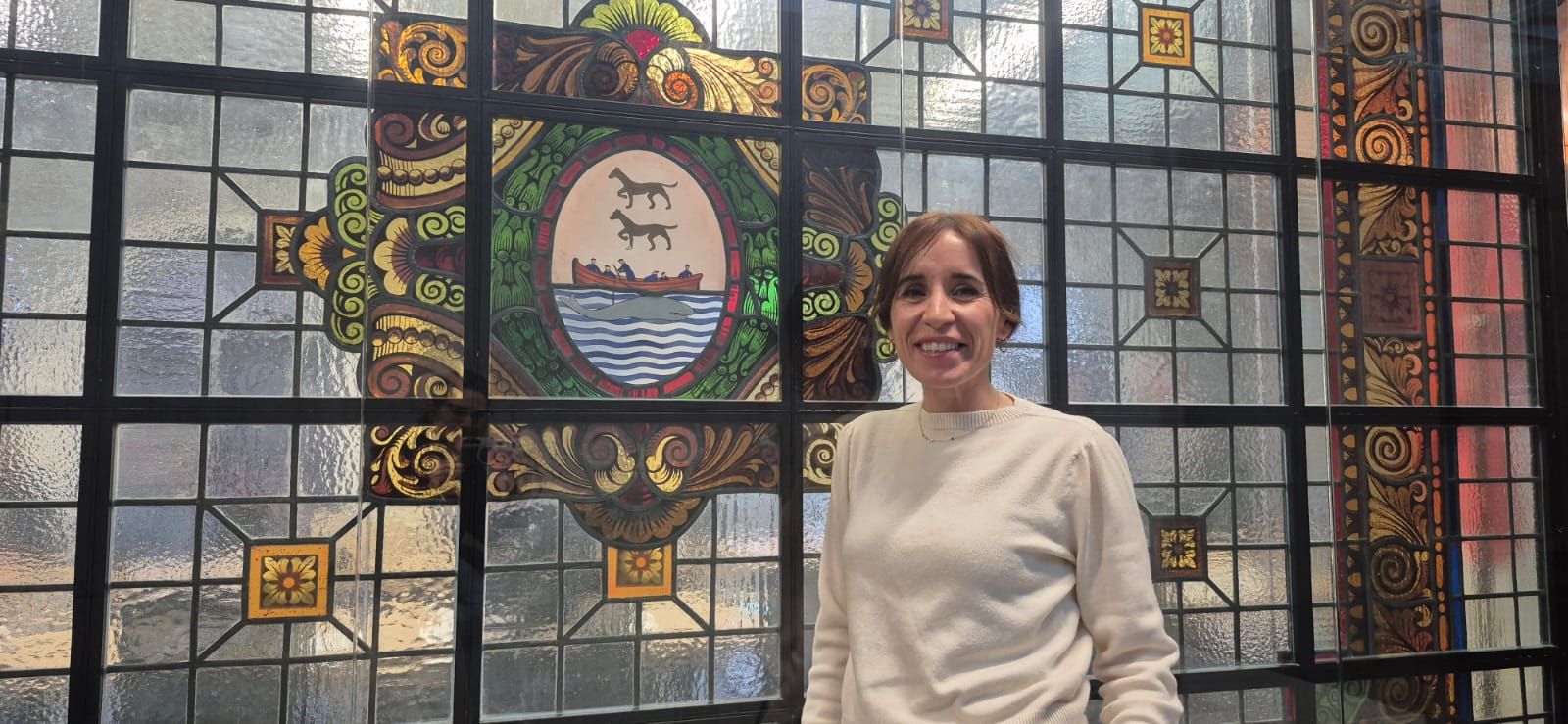 La nueva directora de Pesca, Ixone Soroa, posa en el Ayuntamiento de Bermeo.