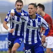 Godoy celebra un gol con el filial del Alavés.