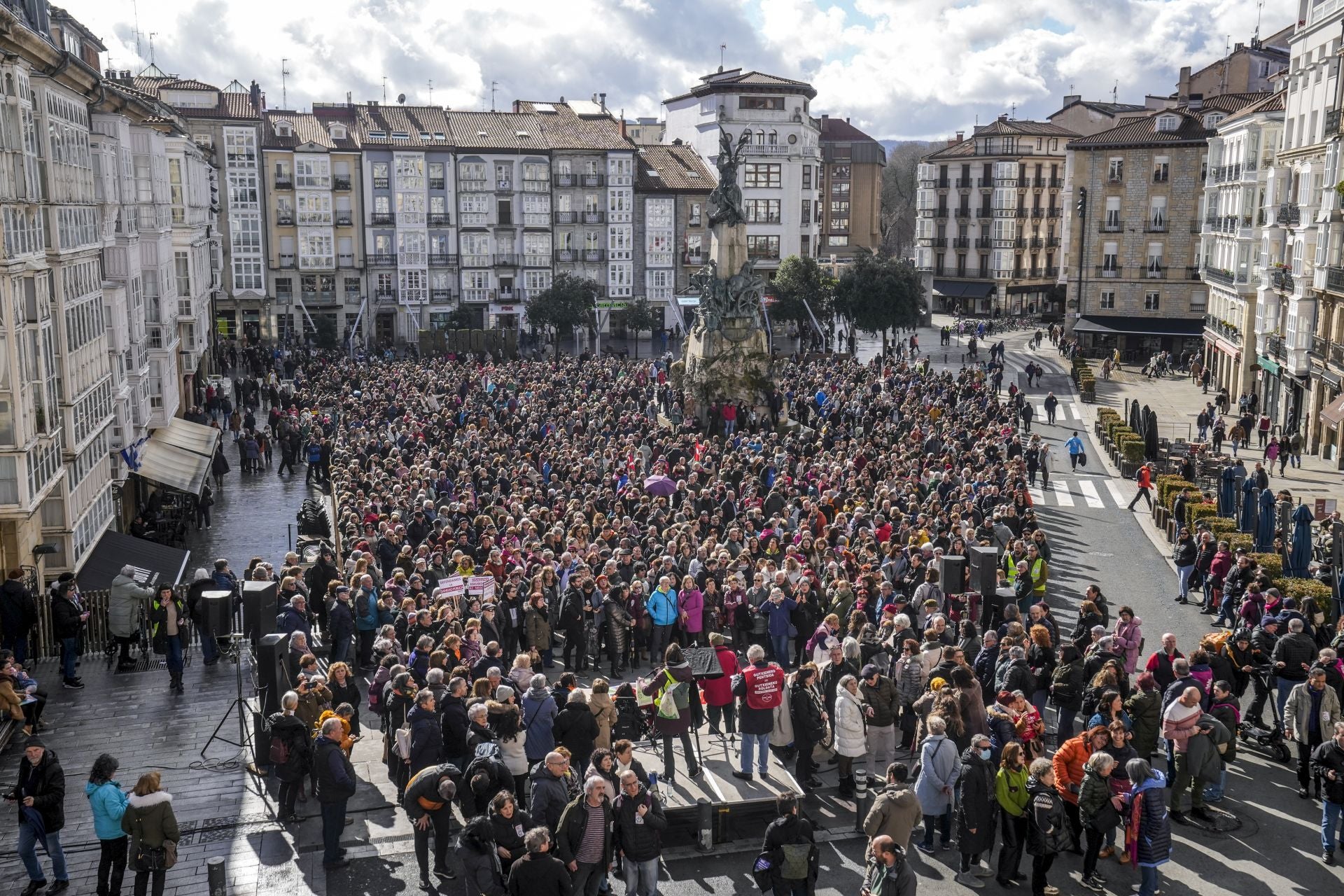 Multitudinaria manifestación en Vitoria contra el «desmantelamiento de la sanidad pública»