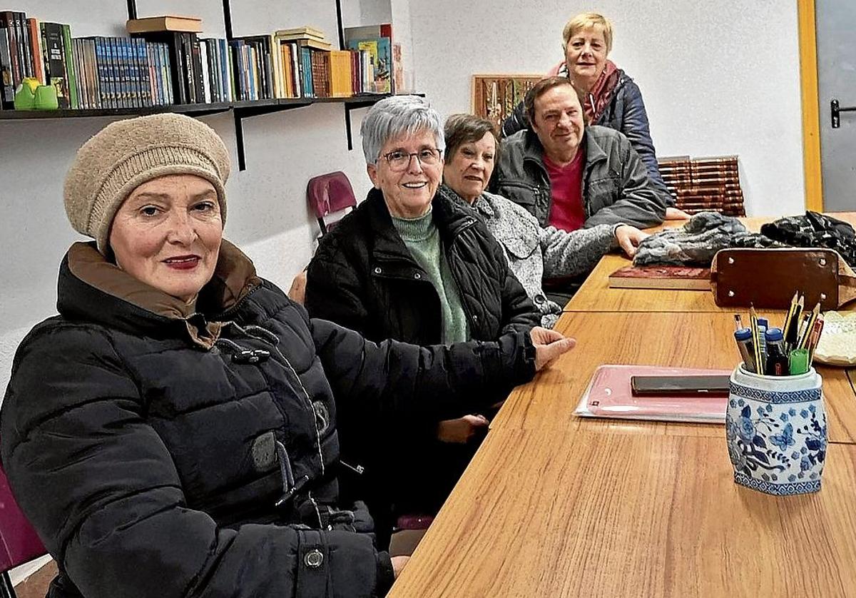 Algunos representantes de la asociación que persigue mejorar y dinamizar la Avenida de Gipuzkoa.