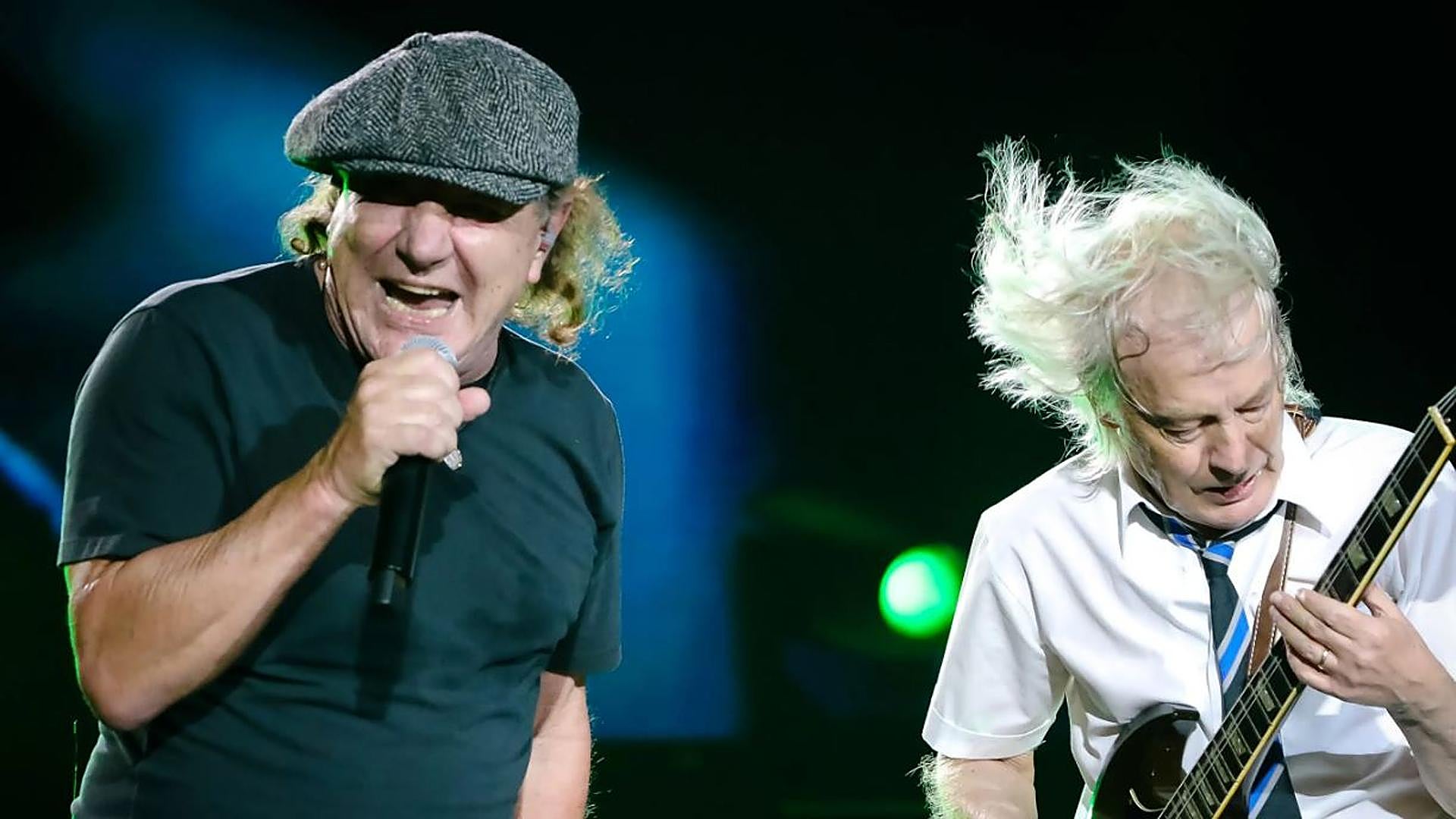 マドリードでAC/DCを見るためのチケットでのスキャンダラスな管理費