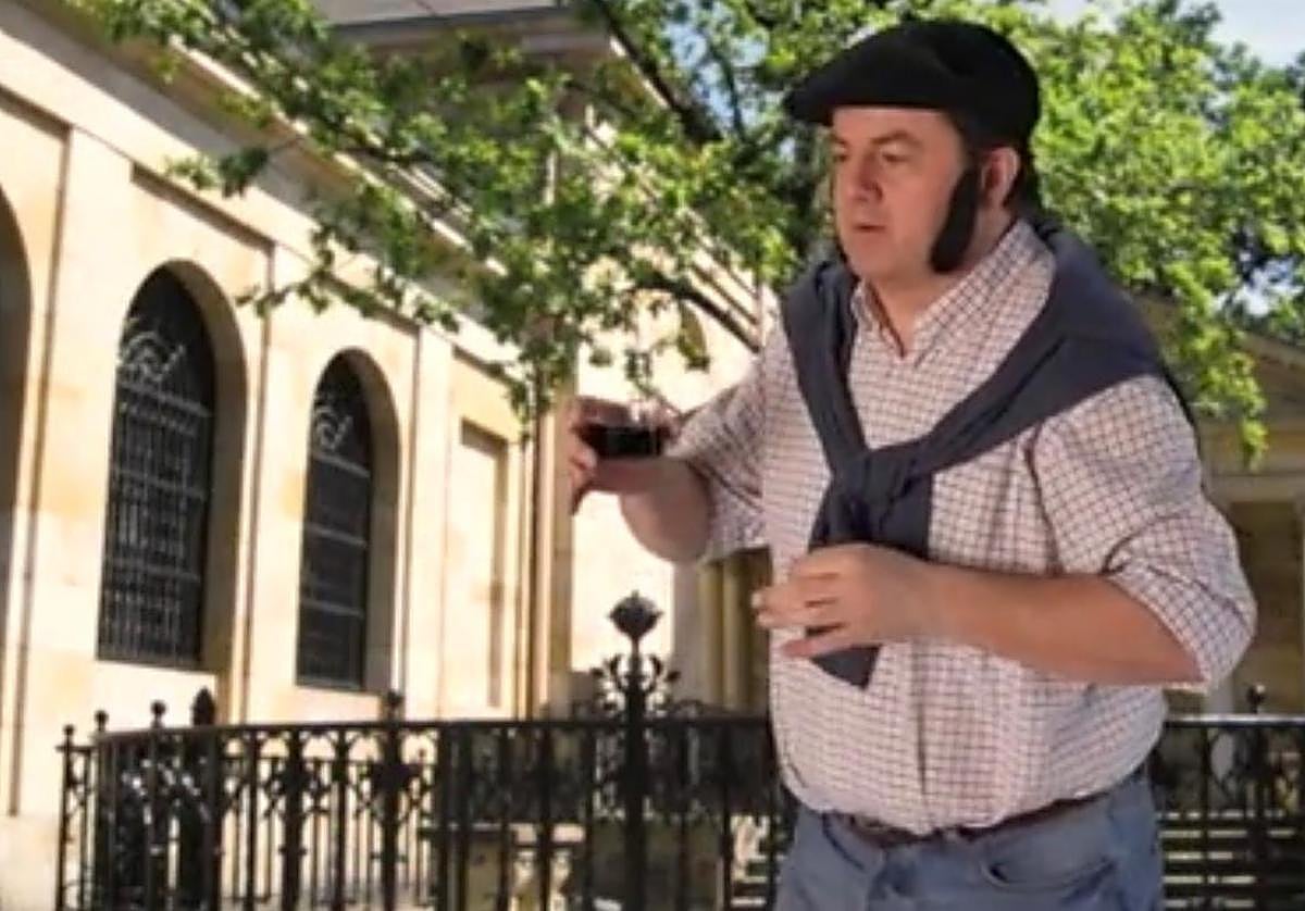 La versión vasca de Chiquito de la Calzada: «Soy txikitero por la gloria de la Amatxu de Begoña»