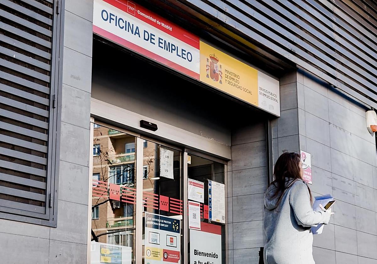 Los casos en los que el SEPE sancionará trabajar y cobrar el paro o el ...