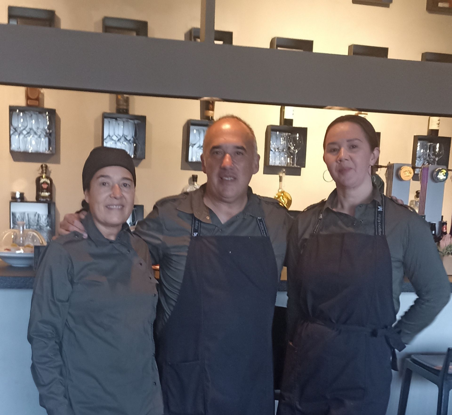 Ainhoa Echabe, Alberto Fernández Méliz y Cleziane De Sousa.