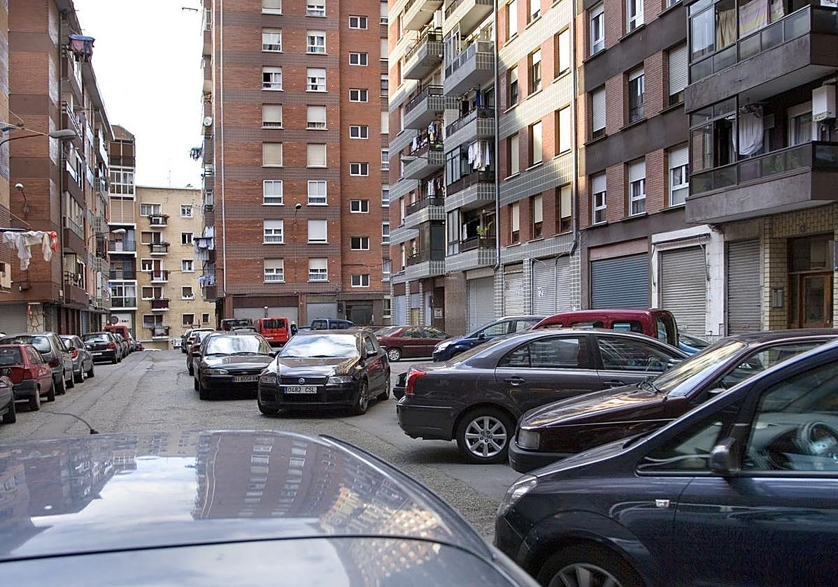 Más del 40% de los vehículos estacionados en Astrabudua y Altzaga son de no residentes.