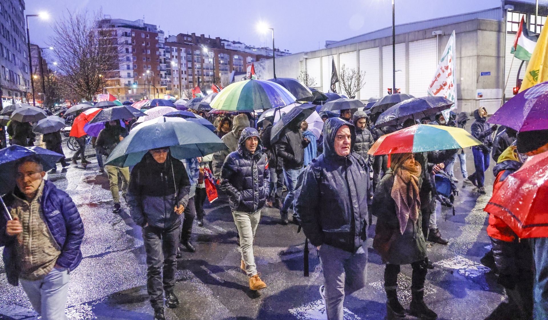 Las imágenes de la manifestación contra el Maccabi en Vitoria