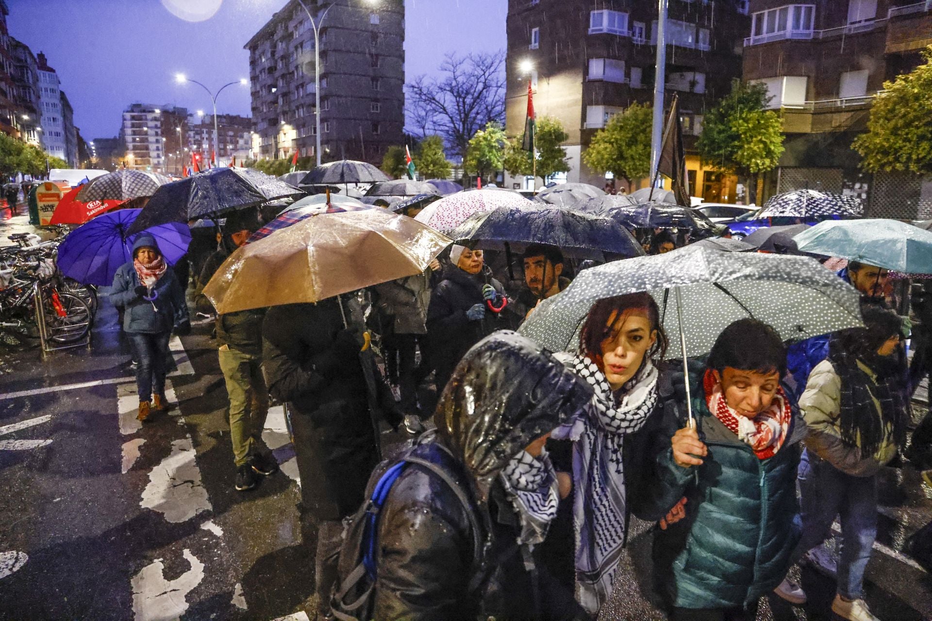 Las imágenes de la manifestación contra el Maccabi en Vitoria