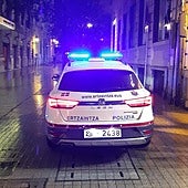 Roban en varios vehículos en Sestao, huyen conduciendo en dirección contraria y se chocan contra otros coches