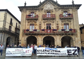 Protesta de los trabajadores de Stadler, en Oñati, durante la pandemia.