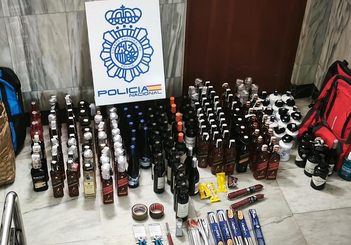 El botín de un ladrón detenido en Bilbao: 4.000 euros en bebidas alcohólicas, lacasitos, chorizos, papel albal...