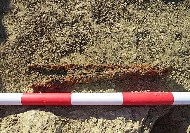 Sobre estas líneas, el compás de ingeniería.