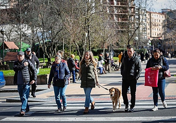 Ùn paso de peatones junto a la plaza de Rekalde.