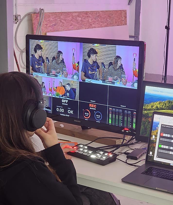 Imagen secundaria 2 - The Last Hiden Fox taldearen argazki saioa. Eta Astoa podcastaren grabazioa.