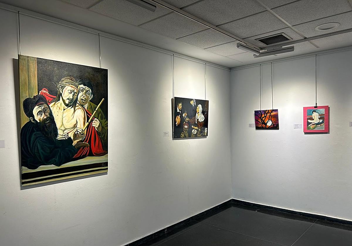 Esta exposición presenta una obra que reflexiona sobre la belleza natural en su forma más pura.