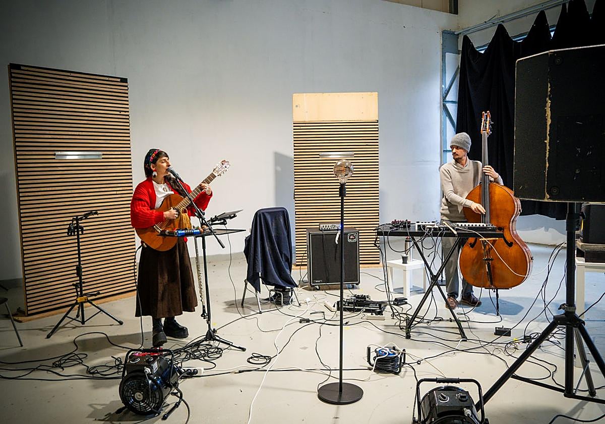 Irina González eta Louis Navarro, Europa Creativen egoitza artistikoan.