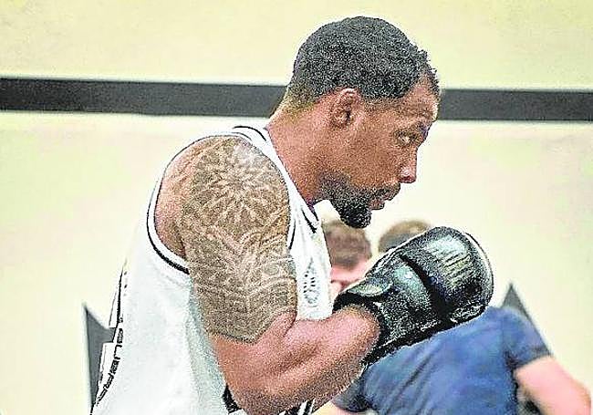 Francisco Silumsadina. Nacido en el barrio bilbaíno de San Francisco, sueña con su debut en Bilbao.