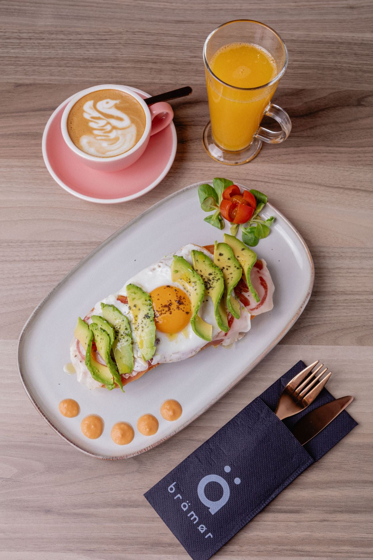 Una pareja venezolana abre en Bilbao una cafetería de dos plantas con café de especialidad y desayunos caseros