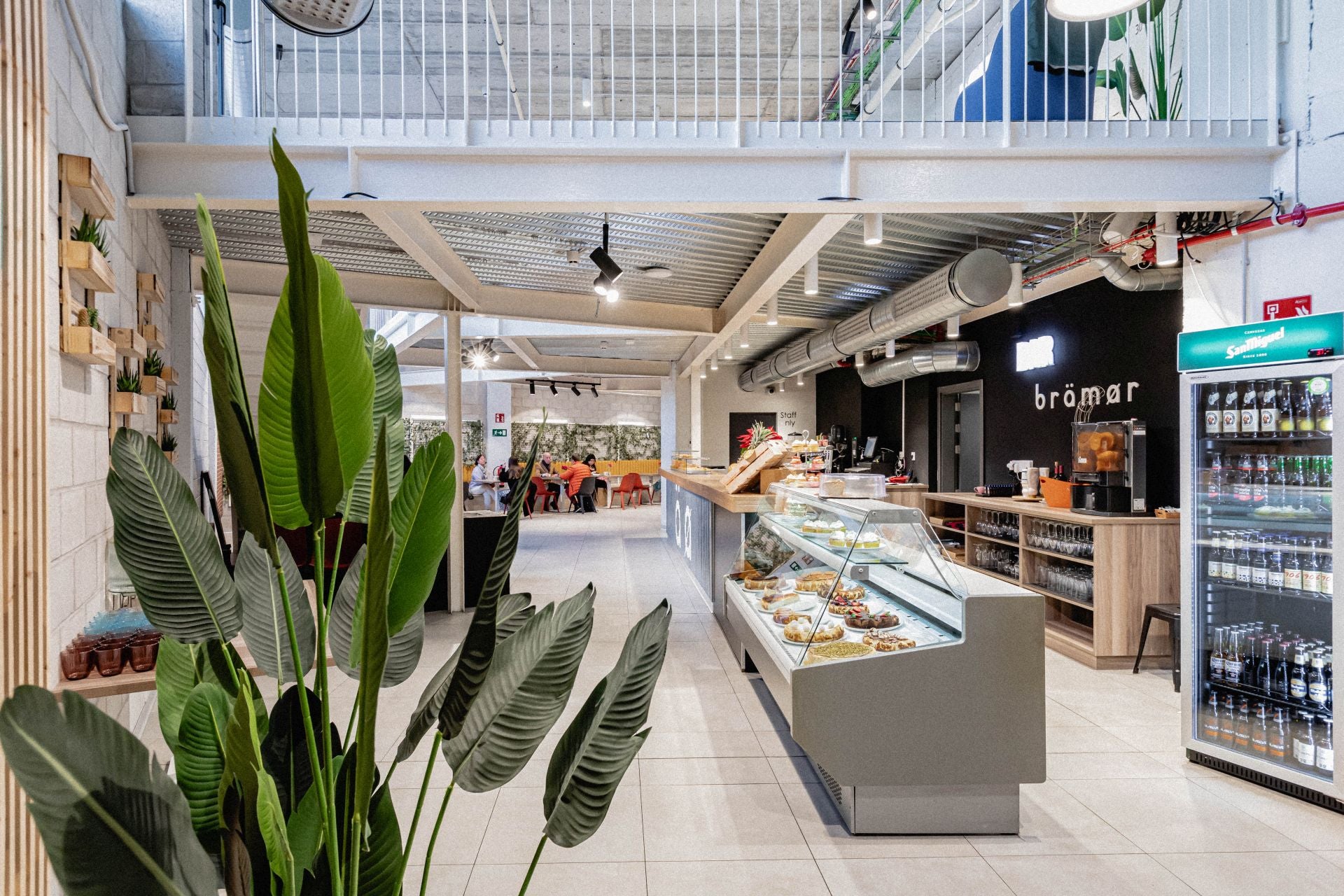 Una pareja venezolana abre en Bilbao una cafetería de dos plantas con café de especialidad y desayunos caseros