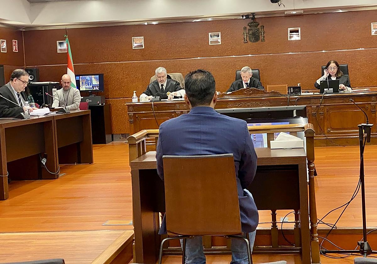 El acusado, esta mañana de miércoles en la Audiencia Provincial de Álava.