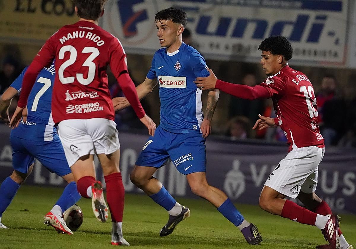 Eric, durante el partido ante el Tarazona en Urritxe.