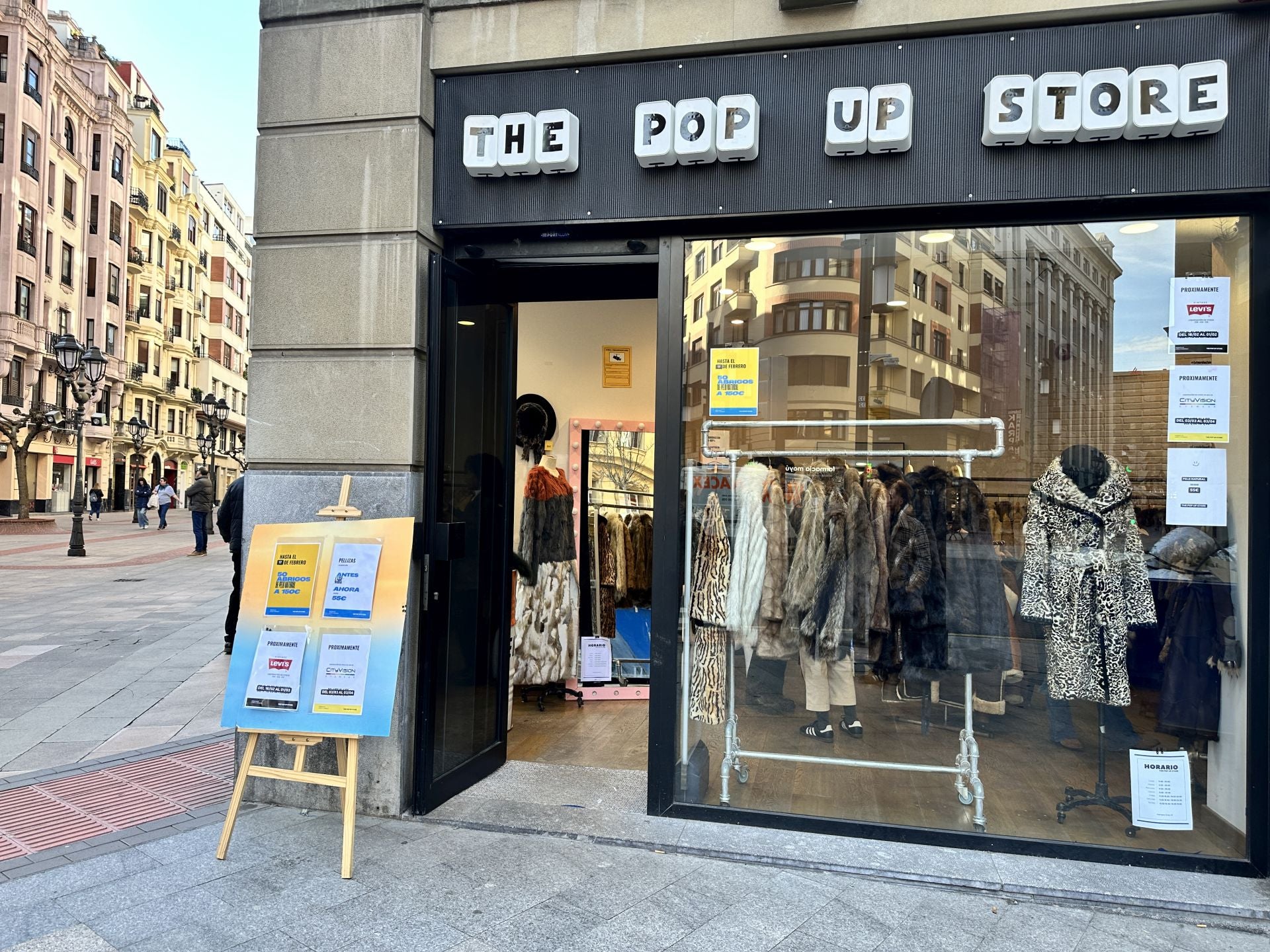 La tienda efímera de Bilbao con chaquetas de piel desde 55 euros (y pronto con Levi&#039;s al 70%)