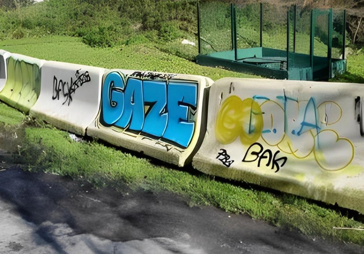 El Ayuntamiento tilda de «violencia visual» los grafitis que han aparecido en el municipio.
