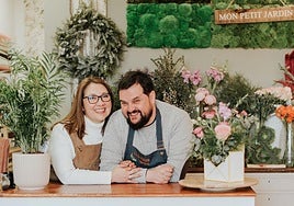 Angie y Luis, el matrimonio que triunfa con sus ramos en Gallarta abre una floristería en Bilbao