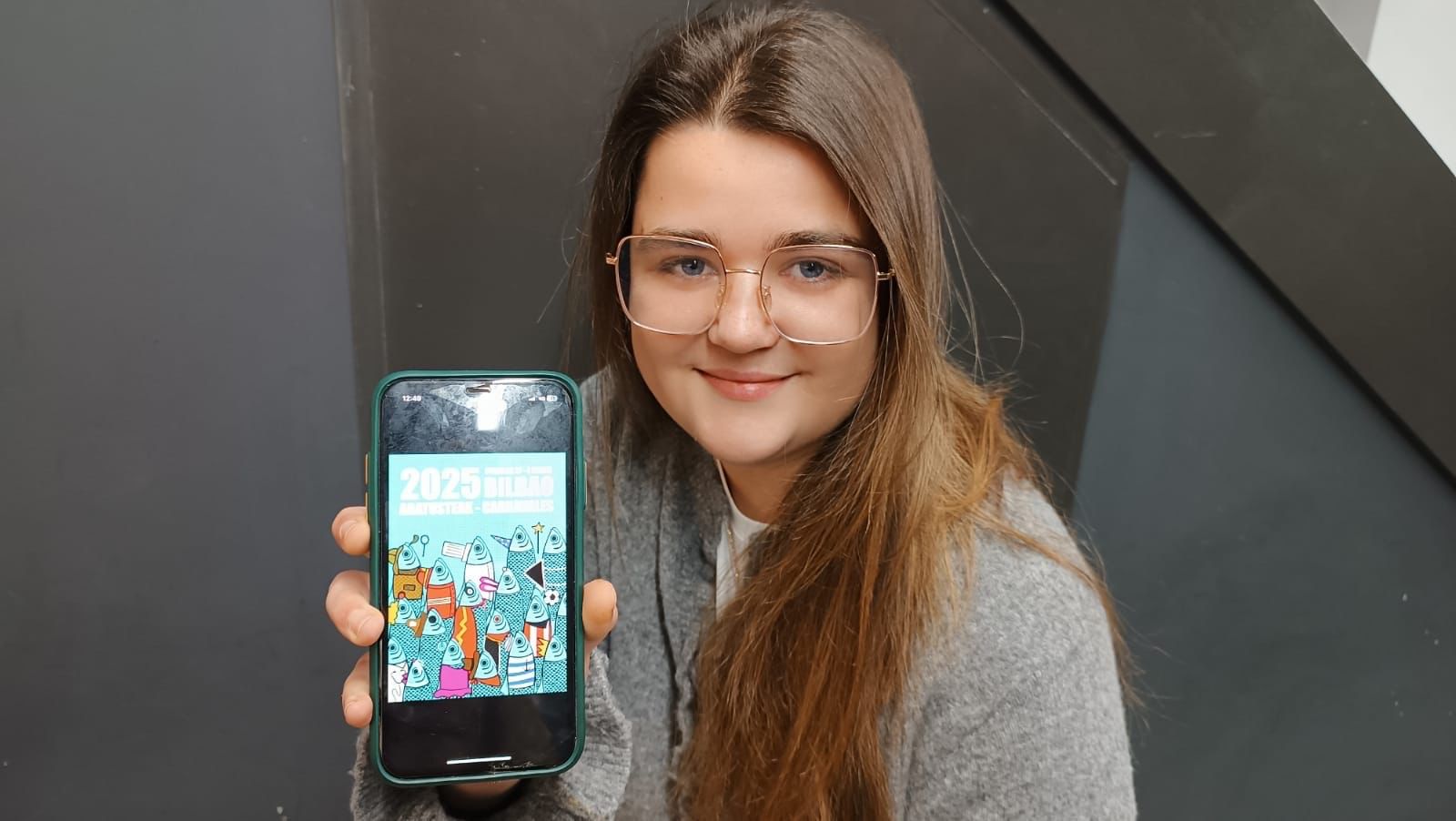 Elena Echeverría, ganadora del concurso de carteles de Carnaval de Bilbao 2025.