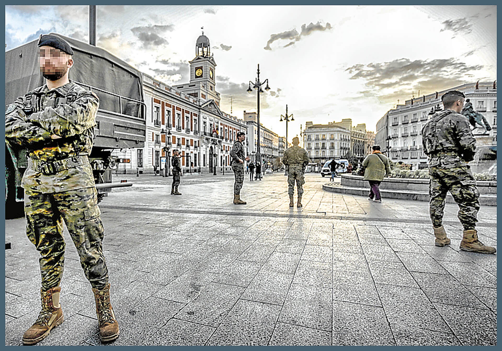 Soldados del ejército español desplegados en la Puerta del Sol de Madrid.