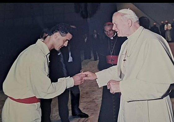 Jon Sarobe bailó en 1988 ante el Papa Juan Pablo II en el Vaticano.