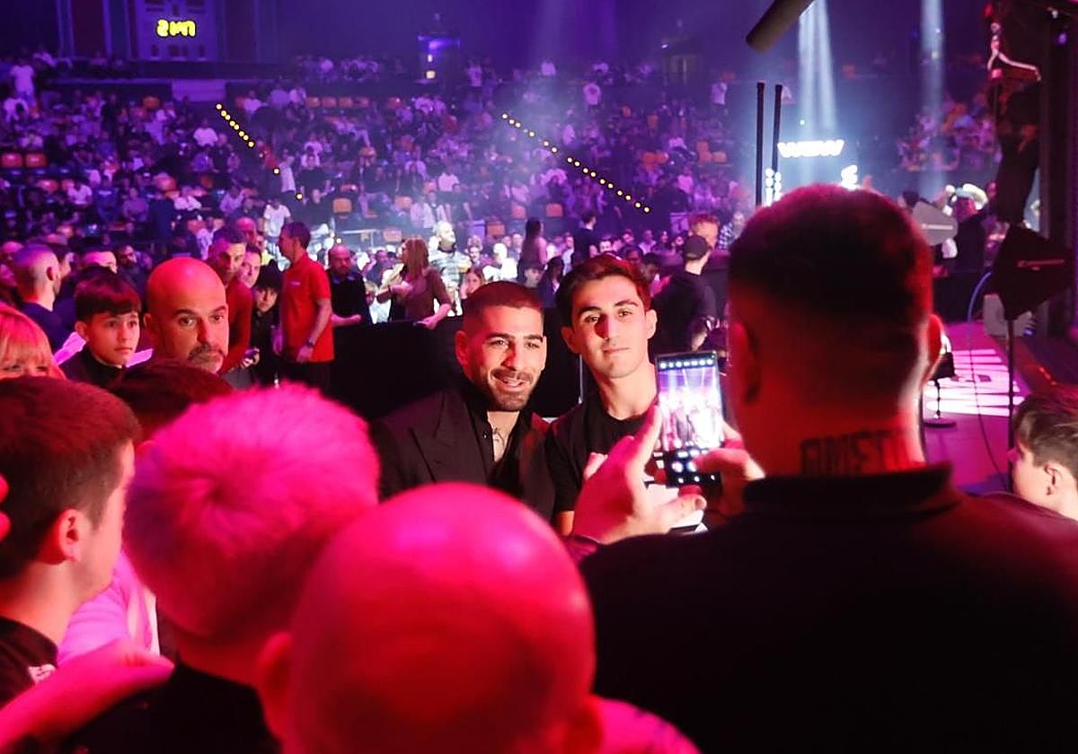 «Si el destino me tiene que traer a San Mamés, yo encantado», lanza Ilia Topuria en el espectáculo de MMA en Miribilla