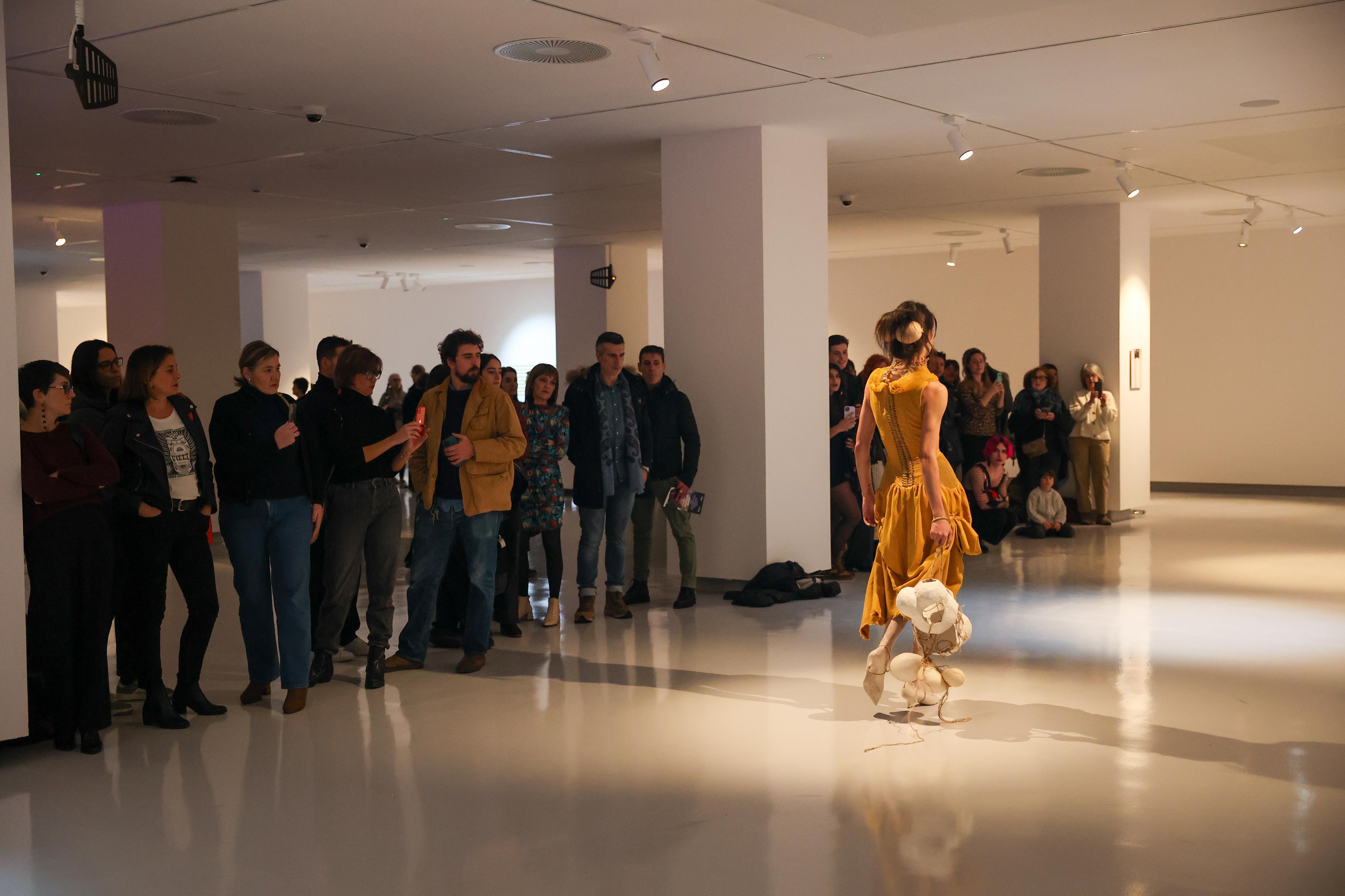 El getxotarra Gaizka, nuevo &#039;enfant terrible&#039; de la moda vasca, viste a Rosalía