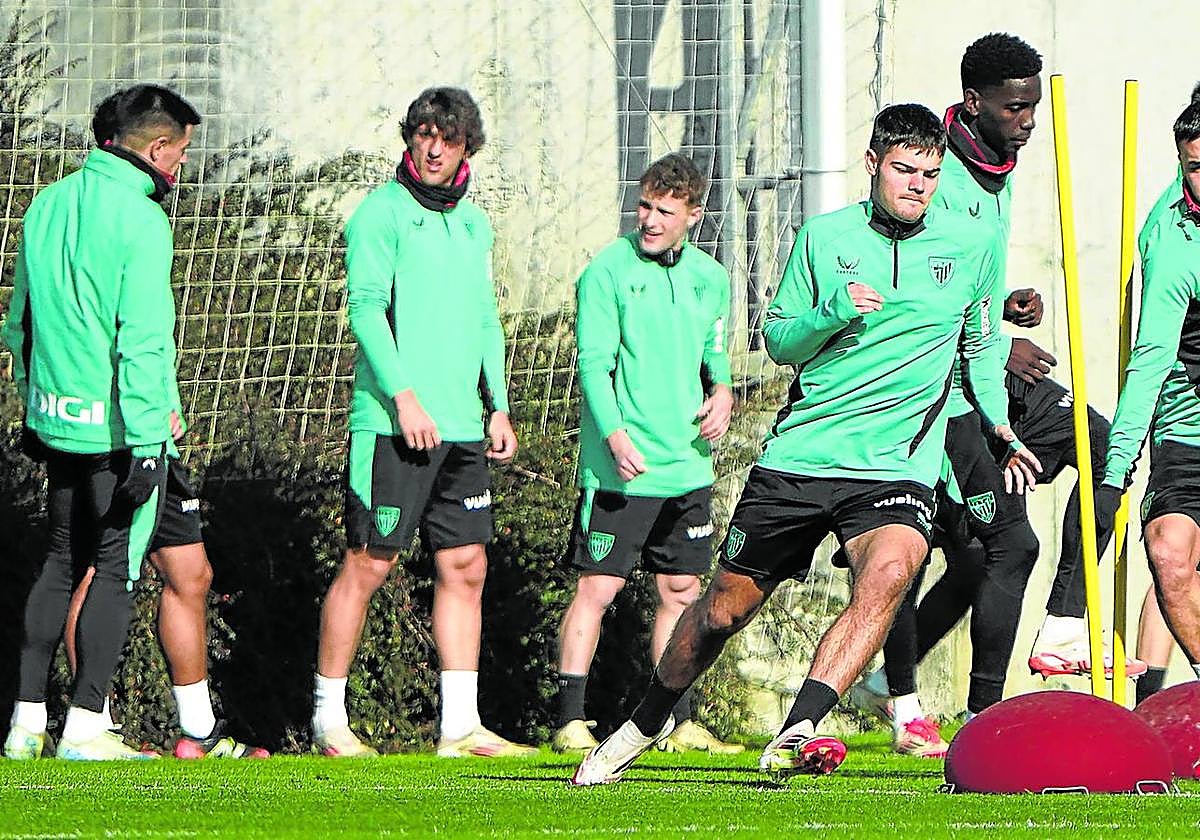 Jugadores del Athletic se entrenan en una de las sesiones celebradas esta semana en Lezama.