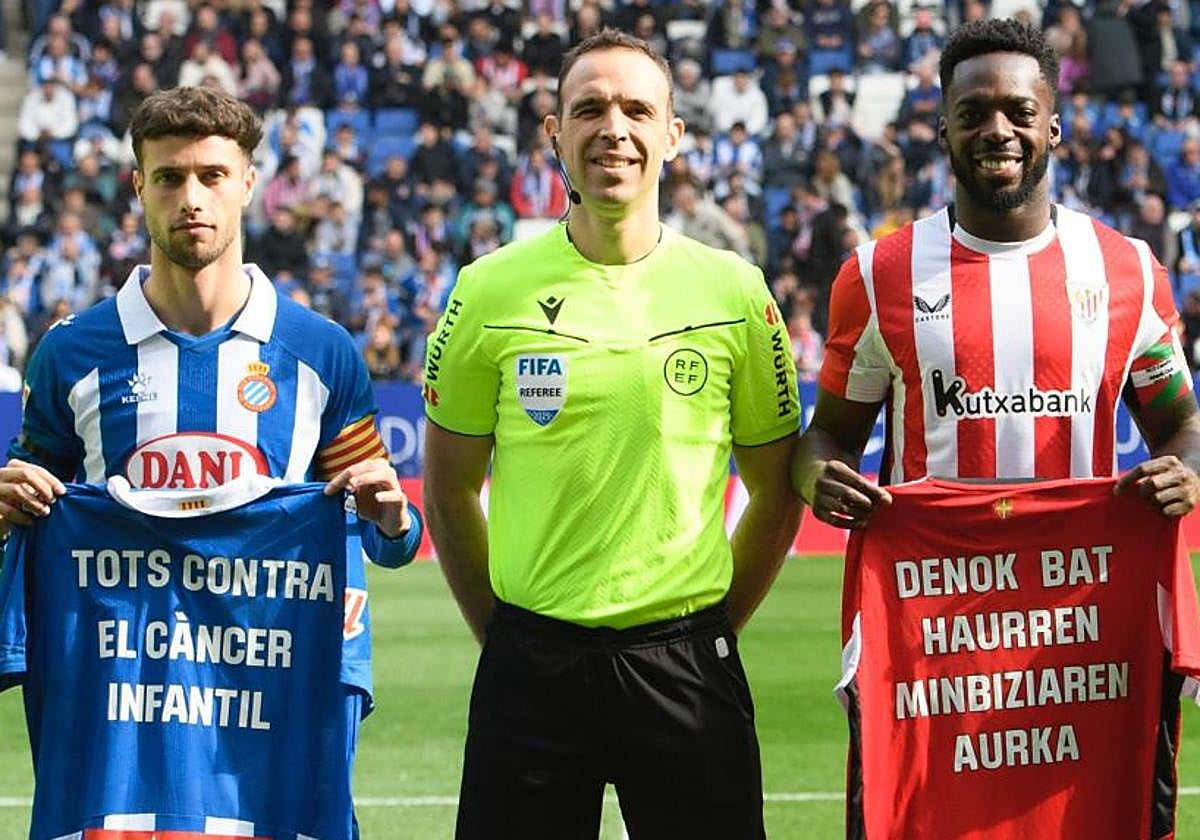 La solidaridad de Athletic y Espanyol: niños con cáncer saltan al campo con los jugadores