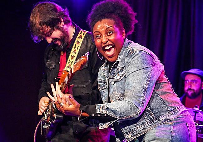 Punteo humeante de Albert Greenlight en la última canción.