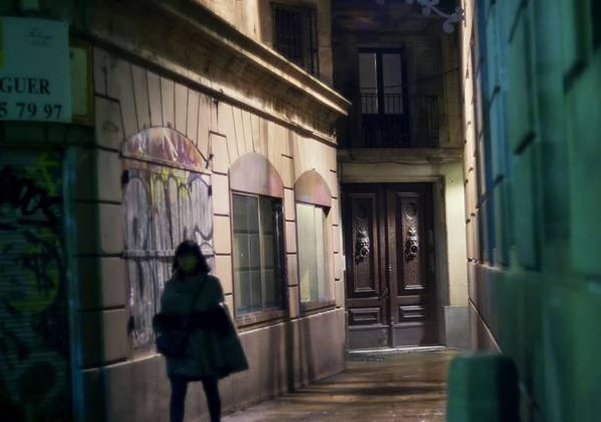 Callejón del Barrio Gotico cercano a la plaza de Sant Felip Neri, Barcelona.