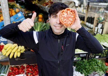 Yeray, el frutero bilbaíno que triunfa en TikTok: «Quiero acercar a los jóvenes los comercios de barrio»