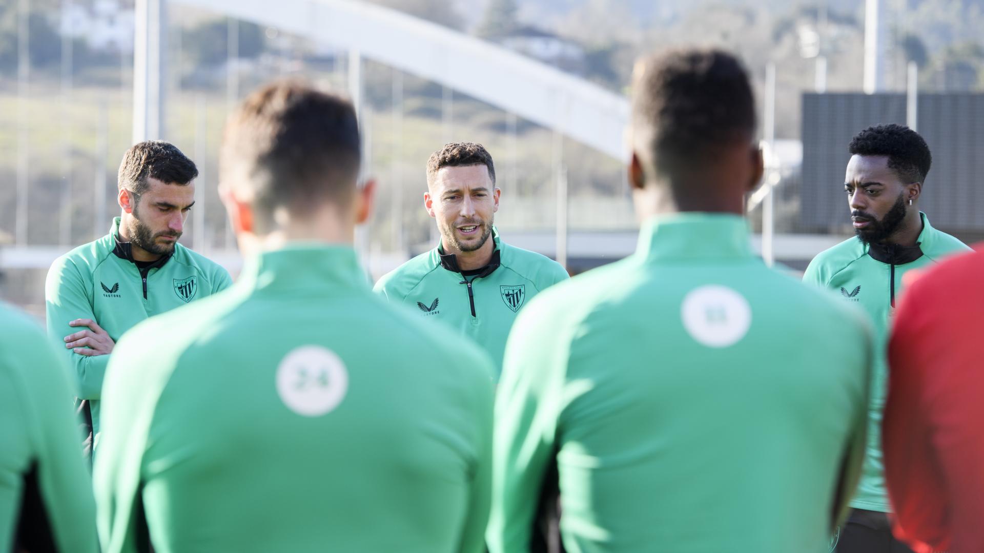 Así ha anunciado De Marcos su despedida a sus compañeros en el Athletic